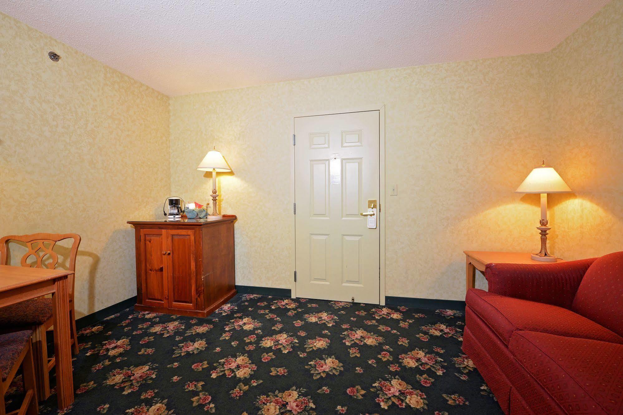 Ourguest Inn & Suites Downtown Port Clinton Extérieur photo