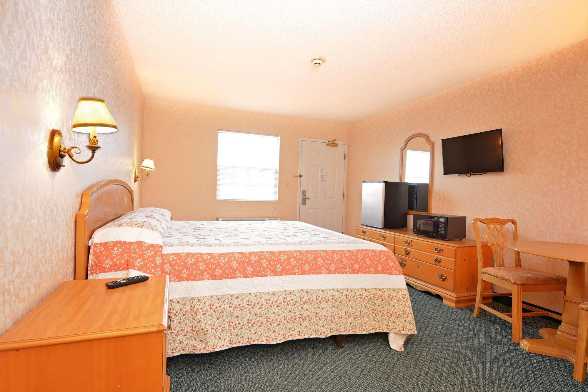Ourguest Inn & Suites Downtown Port Clinton Extérieur photo