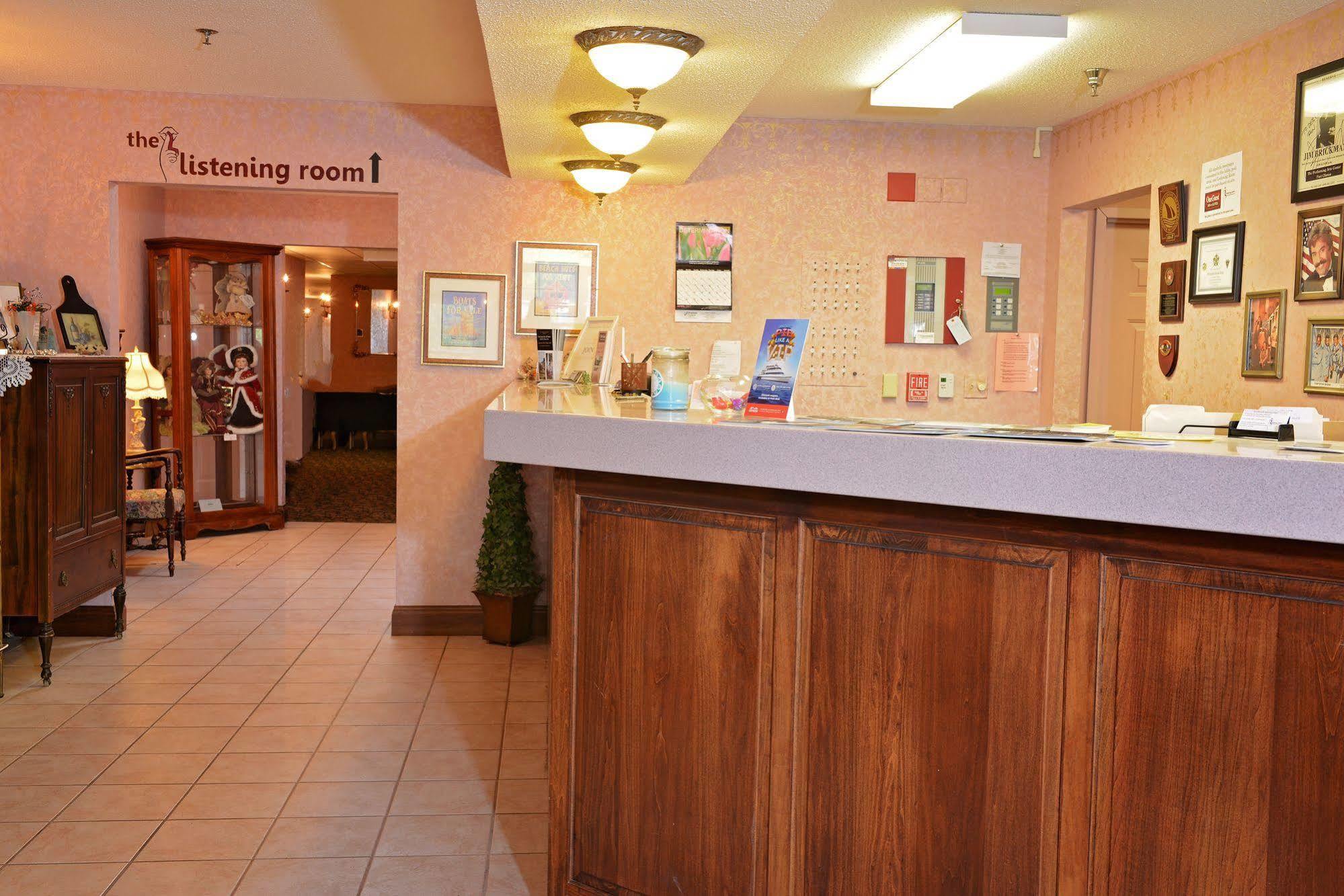 Ourguest Inn & Suites Downtown Port Clinton Extérieur photo