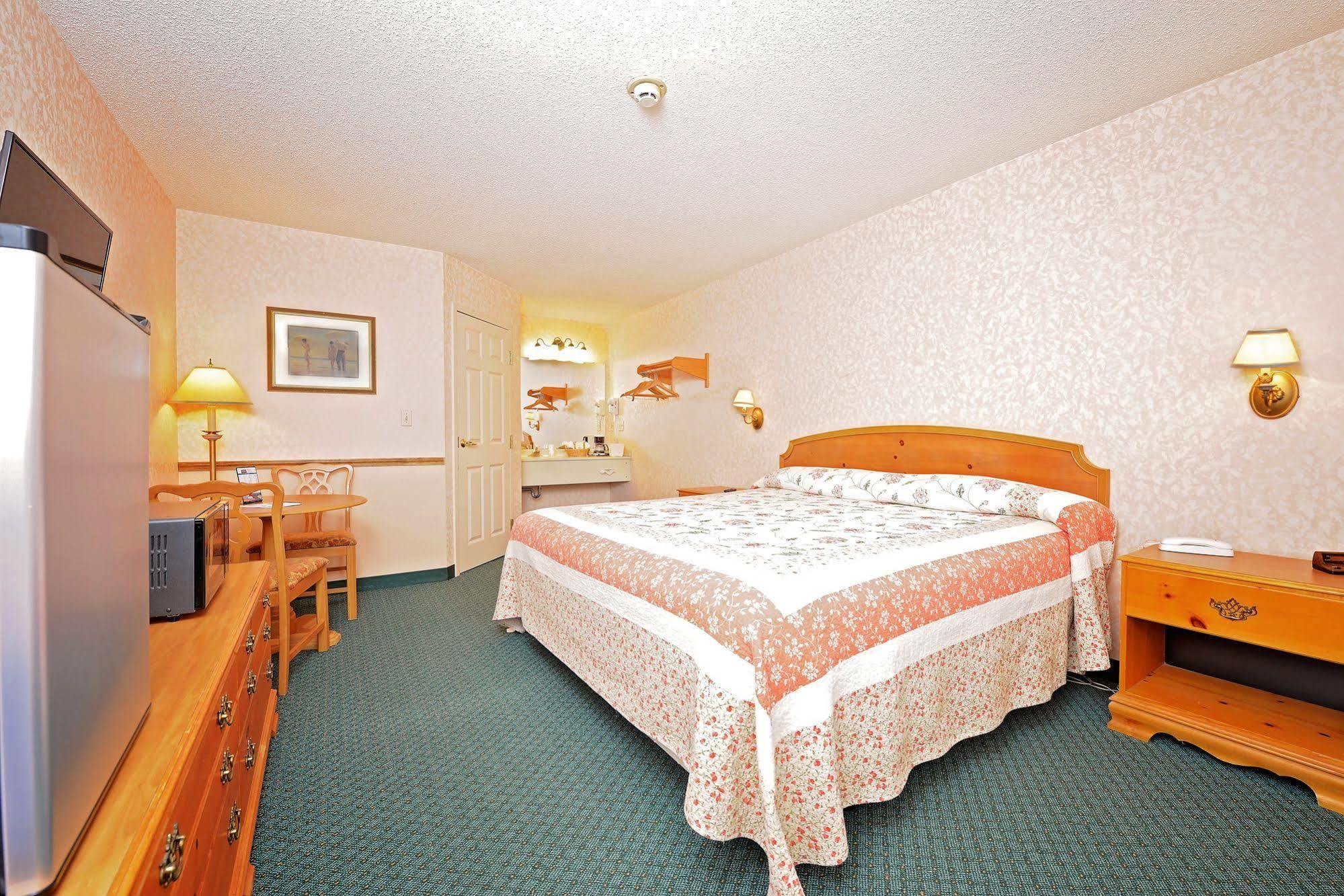 Ourguest Inn & Suites Downtown Port Clinton Extérieur photo