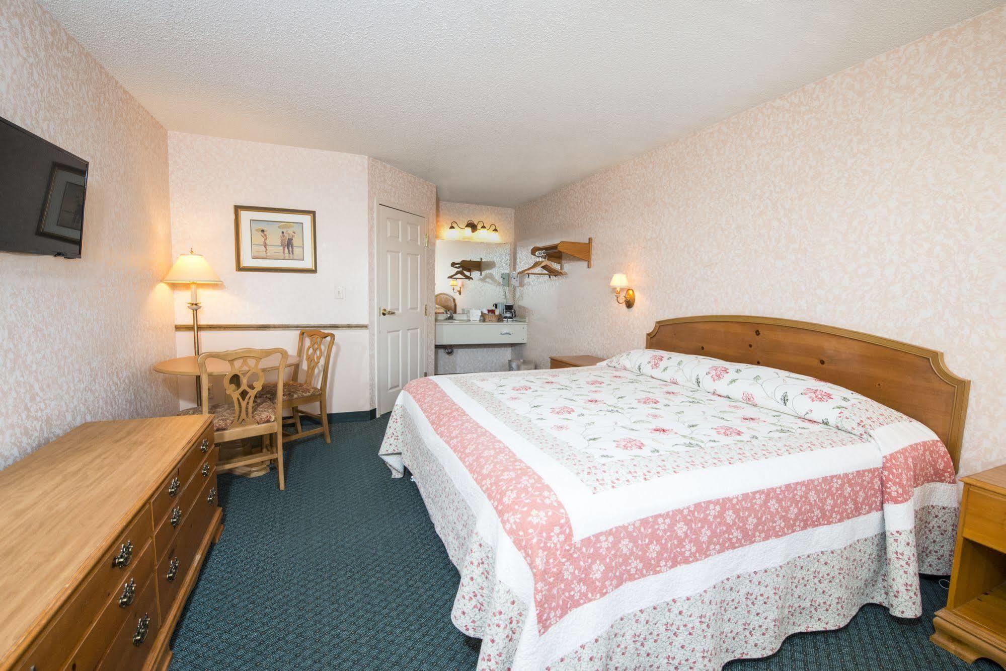 Ourguest Inn & Suites Downtown Port Clinton Extérieur photo