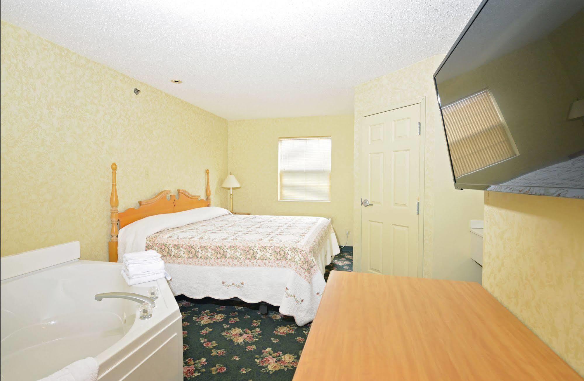 Ourguest Inn & Suites Downtown Port Clinton Extérieur photo