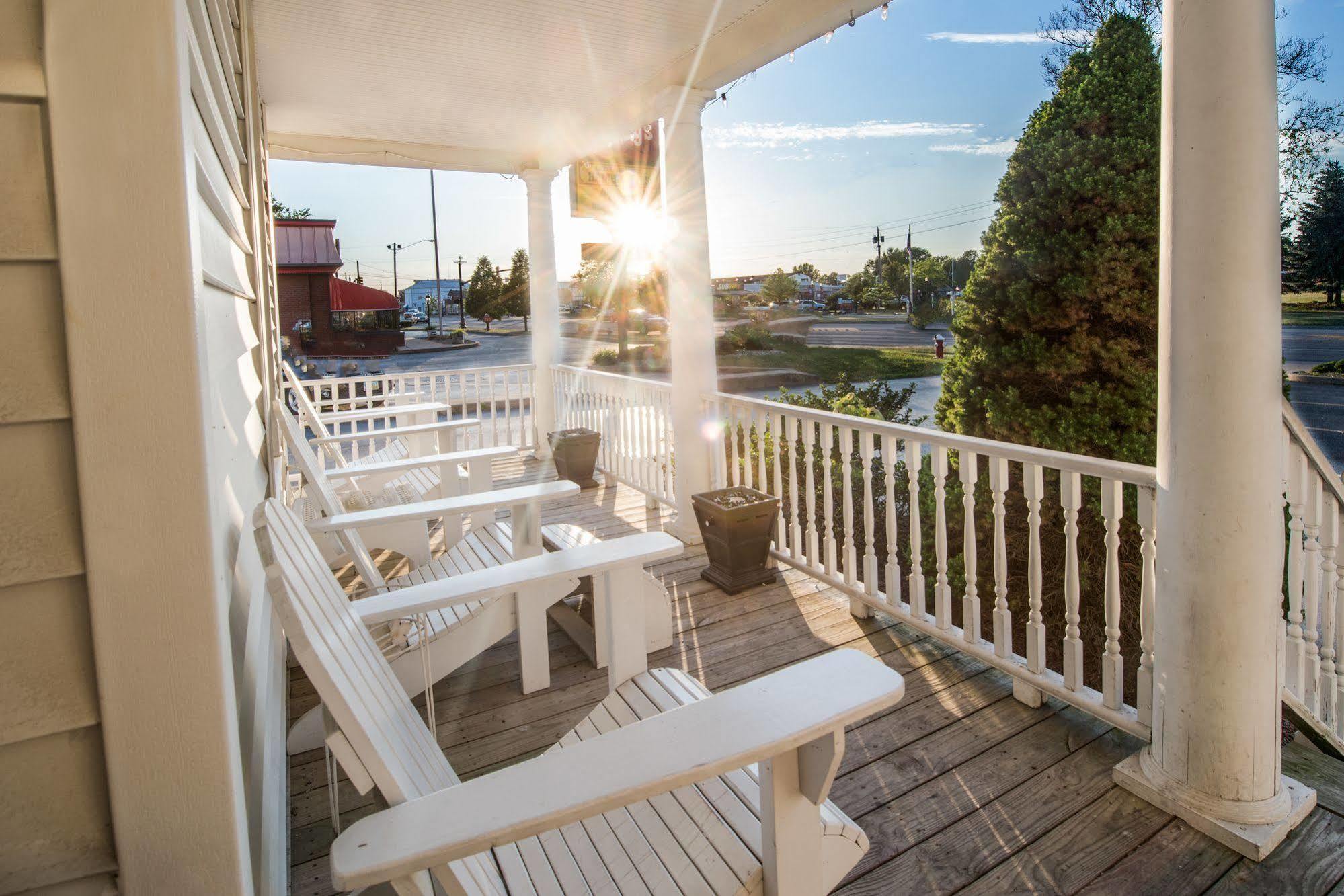Ourguest Inn & Suites Downtown Port Clinton Extérieur photo