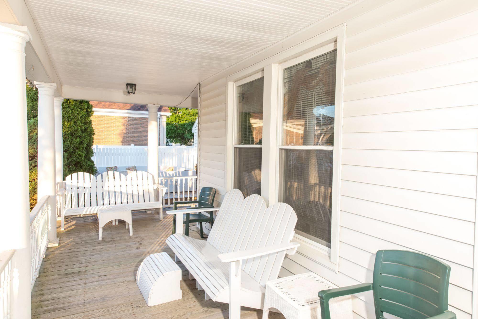 Ourguest Inn & Suites Downtown Port Clinton Extérieur photo
