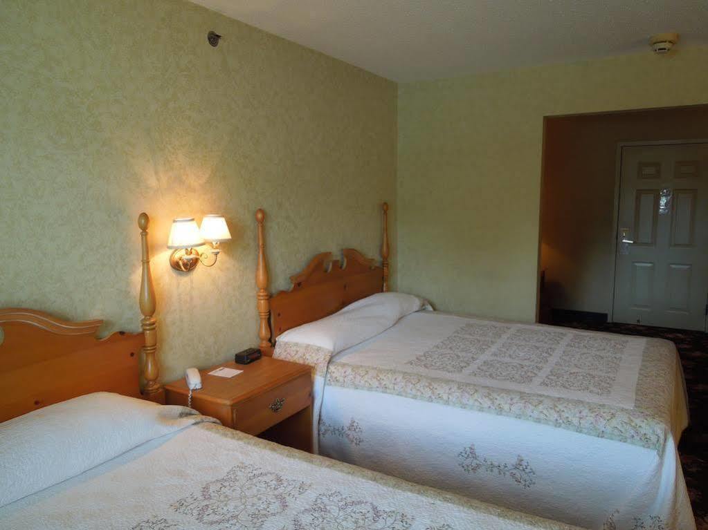 Ourguest Inn & Suites Downtown Port Clinton Extérieur photo