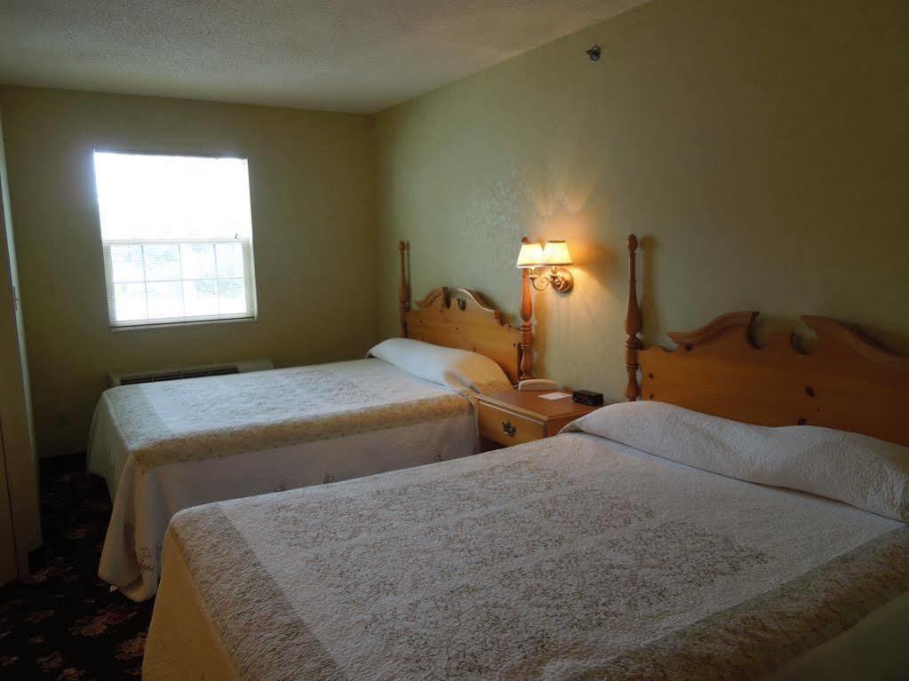 Ourguest Inn & Suites Downtown Port Clinton Extérieur photo
